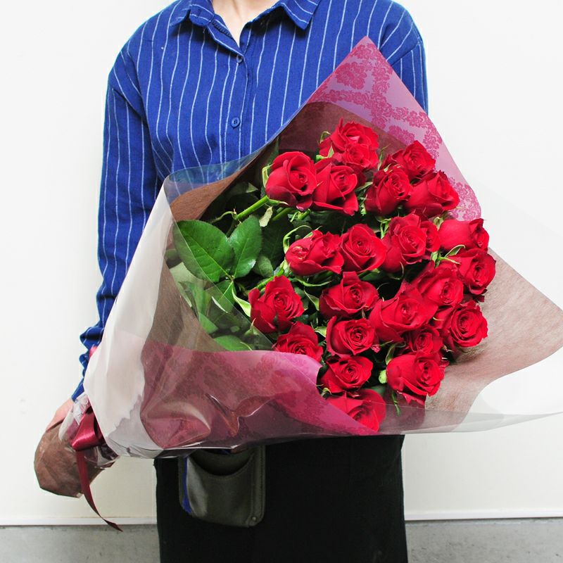 うっとりする赤いバラの花束
  
  赤いバラ25本の花束