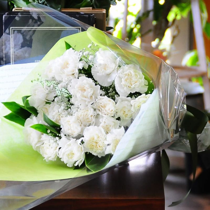 白いカーネーション20本とカスミ草の花束
  
  白 カーネーション 花束 ブーケ・ブラン20